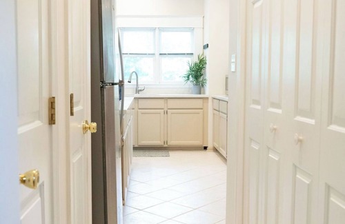 East Side House | The Blue Sapphire, Charming 2BR/2.5 Bath House in Historic Grant Park/Atlanta!