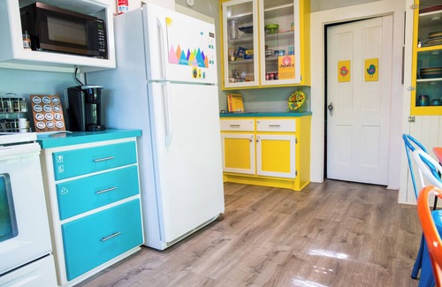 Davis House | The Bluebird Cottage: A Charming Style Cabin with Hot Tub & Now Dog-Friendly!