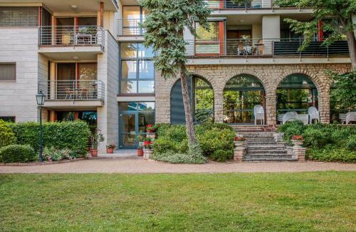 Balatonfured Apartment | The Bluedeck Wellness Apartment