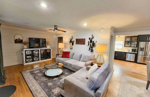 Abilene House | The BlueStone, Charming 3-bedroom house in delightful Central Abilene