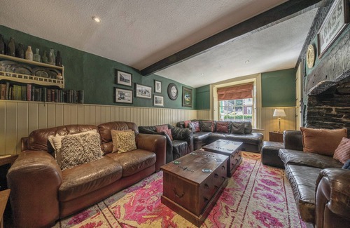 Bishops Castle Cottage | THE BOARS HEAD PUB, pet friendly, with hot tub in Bishop's Castle
