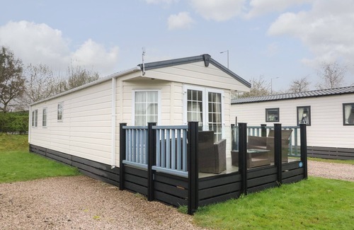 Yealand Conyers Cottage | THE BOBBIN, NUMBER 11, pet friendly, with pool in Carnforth