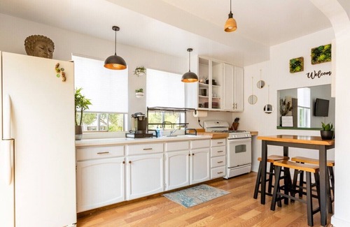 Old Town Historic District House | The Boho Bungalow! Wine-Dine-Walk to downtown SLO