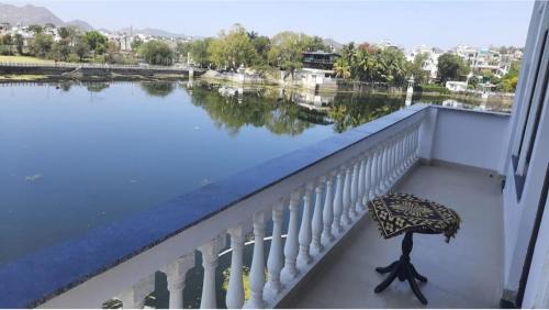 Lake Swaroop Sagar Bed & Breakfast | The Boho Royal Udaipur