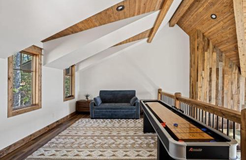 Elk Park House | The Boozy Bear Lodge