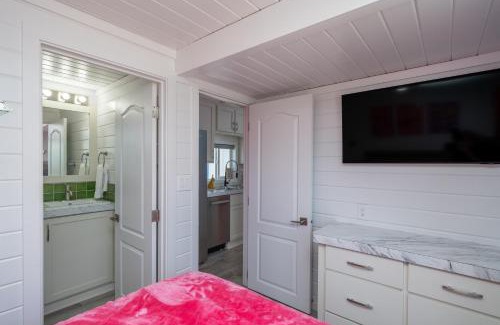 Parker Strip House | The Boozy Bungalow at Roadrunner Resort