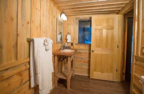 Zion National Park East Entrance Cabin | The Boundary Cabin 5