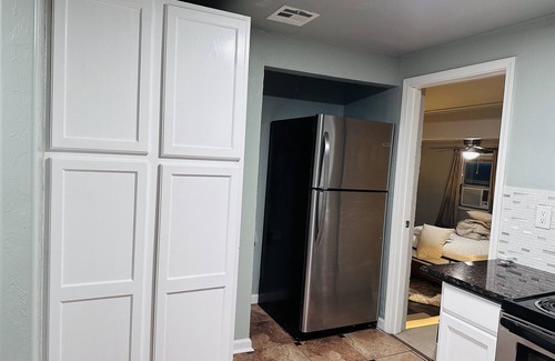 Del City House | The Bovine Cottage- Centrally located to major sight seeing, hospitals, and TAFB