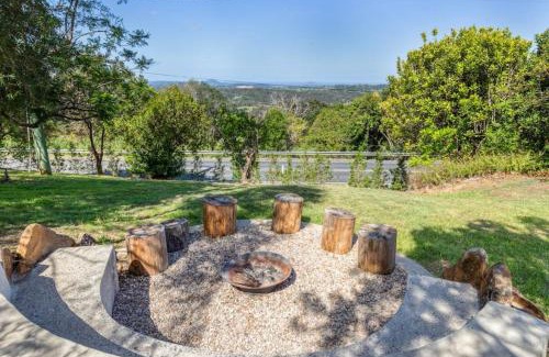 Mapleton House | The Breezy Maple - Hinterland and range views in Mapleton