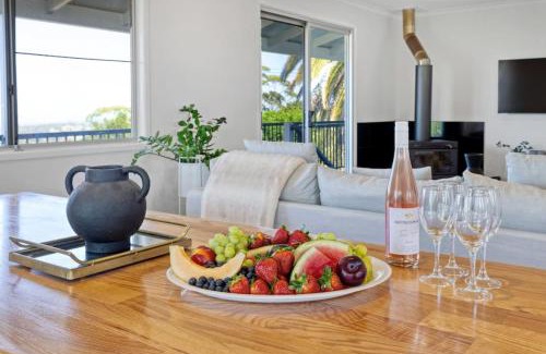 Mapleton House | The Breezy Maple - Hinterland and range views in Mapleton