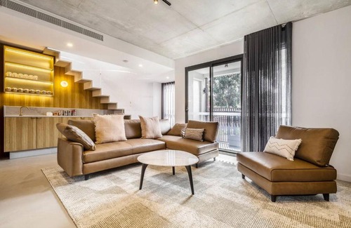 Port Melbourne House | The Bridge - Epitomising Modern Luxury by the Bay