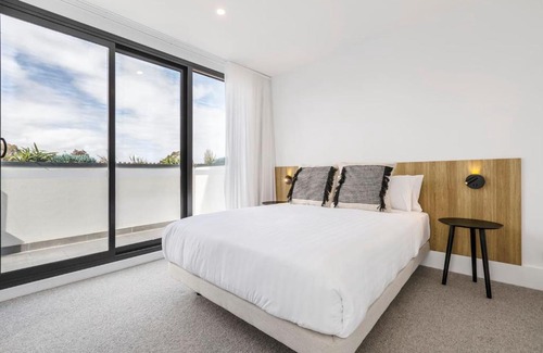 Port Melbourne House | The Bridge - Epitomising Modern Luxury by the Bay