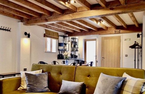 Ashby-de-la-Zouch Apartment | The Bull Pen - Studio Apartment