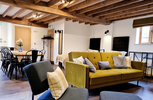 Ashby-de-la-Zouch Apartment | The Bull Pen - Studio Apartment