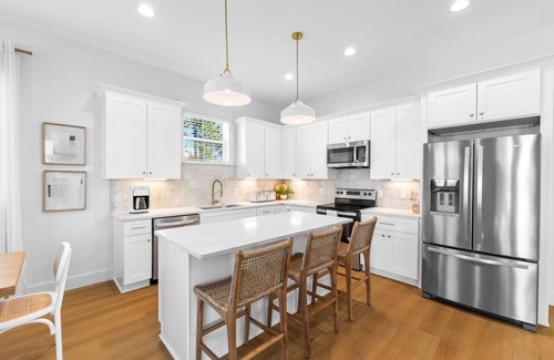 Emerald Waters Village House | The Bungalow-Golf Cart Included-Private Pool-Walk to Beach