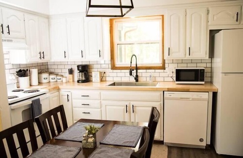 Eureka Springs House | The Bunker - Amazing Farmhouse on Golf Course