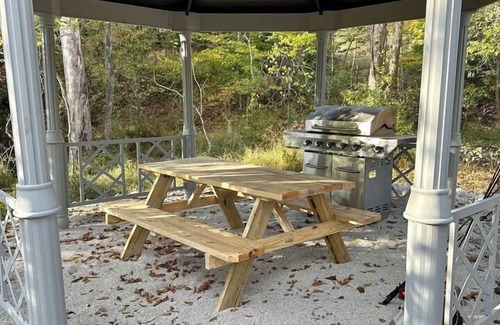 Apple Grove House | The Bunkhouse