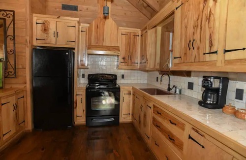 Lincoln Cabin | The Cabin on Teel Mountain