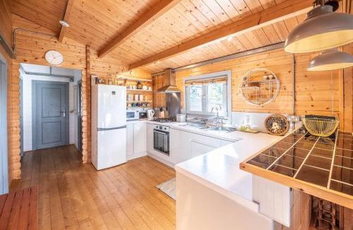 Woodbridge House | The Cabin, Parham
