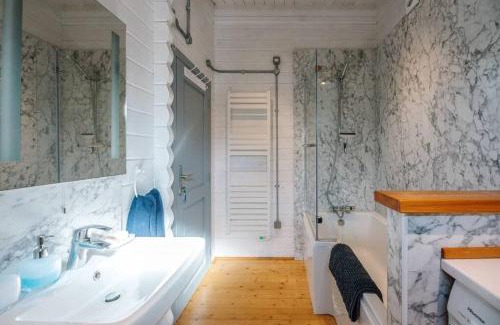 Woodbridge House | The Cabin, Parham