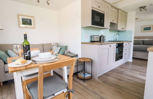 Swanage Cottage | THE CABIN, romantic, with a garden in Swanage
