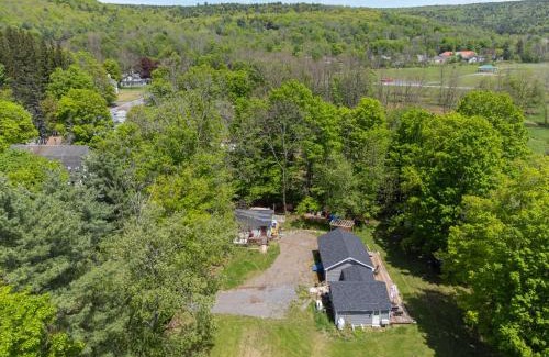 Windham Villa | The Cabins at Walnut Grove-minutes from Hunter and Windham
