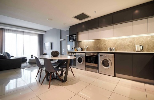 Greater Johannesburg Metropolitan Area Apartment | The Capital on the Park Hotel in Sandton-Luxury One-Bedroom Apartment