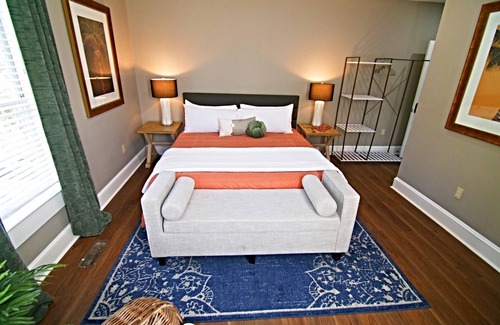 Tallahassee Apartment | The Capitol Inn - Naples Room - King bed