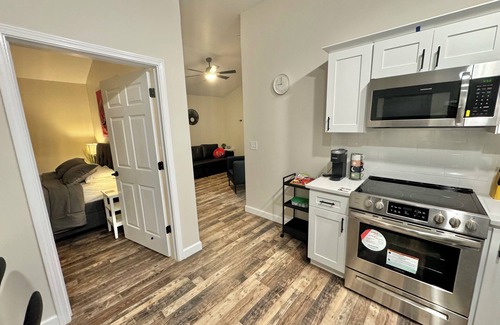 Muncie Cottage | The Cardinal. Newly built 1-bedroom cottage w/WiFi and AC in delightful Muncie