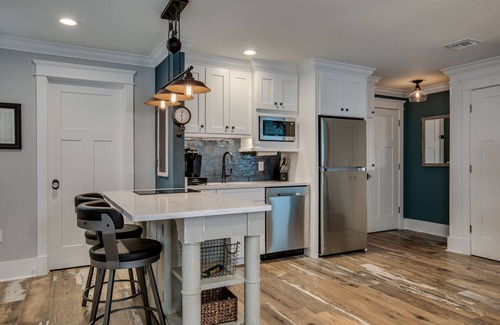 Mount Dora Cottage | The Carlton* 3 min walk to Downtown Mt. Dora!