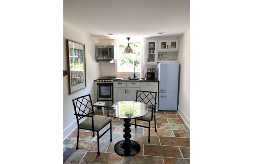 Abingdon House | The Carriage House "The Entire Place