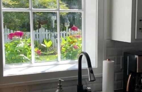 Abingdon House | The Carriage House "The Entire Place