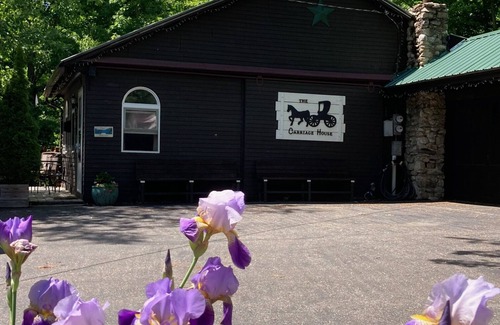 North Conway House | The Carriage House, North Conway Village. Walk to Village Restaurants & Shops