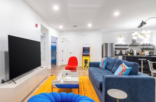 Historic Edgefield House | The Carter Buyout - 2 Units by AvantStay | 2 Prvt Units, Sleeps 24