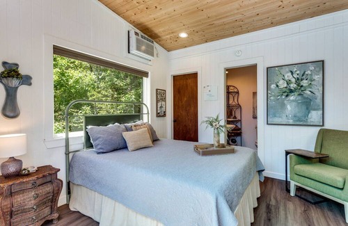 Weatherford Cabin | The Casa Estiva- A Restful Getaway in the Forest in Weatherford, TX