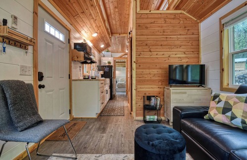 Cosby Cabin | The Cataloochee Tiny Home on the Pigeon River