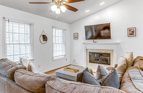 Nashville Apartment | The Catherine Cottage - Charming Home with Pool