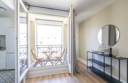 Saint-Louis Condo | The Celestial - In Versailles