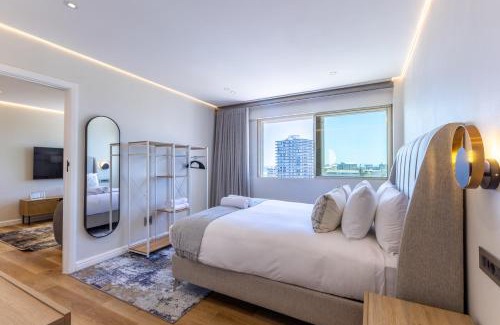 Three Anchor Bay Apartment | The Centurion 606