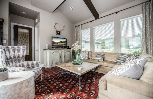 Spring Branch House | The Century Oak: 3-Unit Estate next to Remi's Ridge & Hayes Hollow!