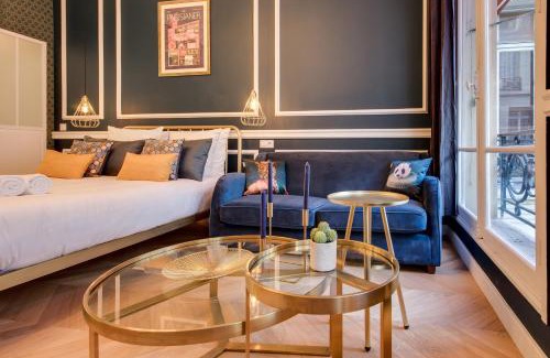 Faubourg-du-Roule Apartment | The Champs Elysées Blue Suite