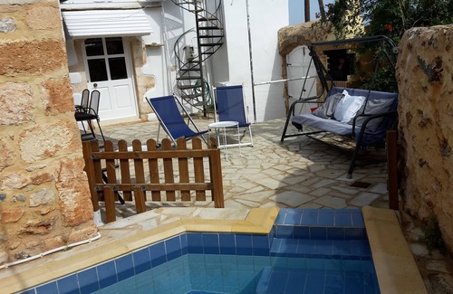 Gavalochori House | The charm of Arismari lies in its traditional stone structure.