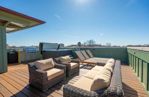Cannonborough Elliotborough Apartment | The Chateau - By Charleston Vacays