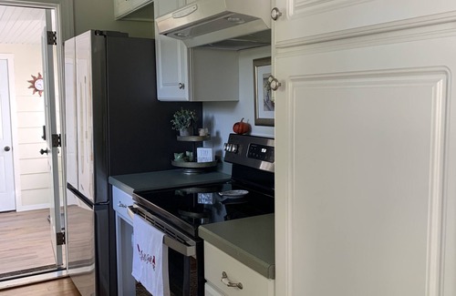 Medina House | The Chelsea of Medina - Walk to historic square, dining, shopping and more.