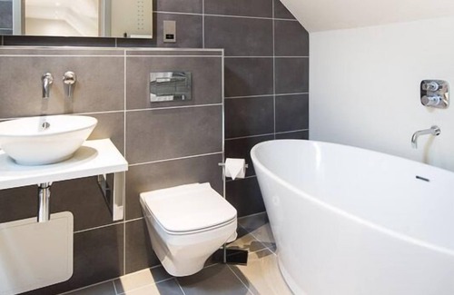 Wooburn Moor Hotel | The Chequers inn