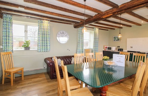 Tenbury Wells House | THE CHESTNUTS, pet friendly, with hot tub in Tenbury Wells