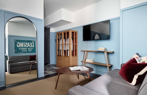 Lakeview Hotel | The Chicago Hotel Collection - Wrigleyville