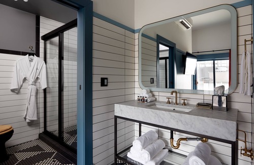 Lakeview Hotel | The Chicago Hotel Collection - Wrigleyville