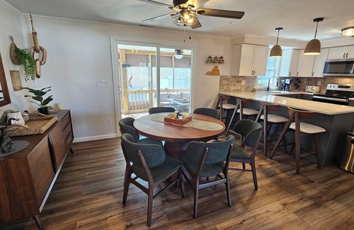 Chincoteague House | The Chincoteague Cottage, A charming recently renovated 2BR, 2BA island home