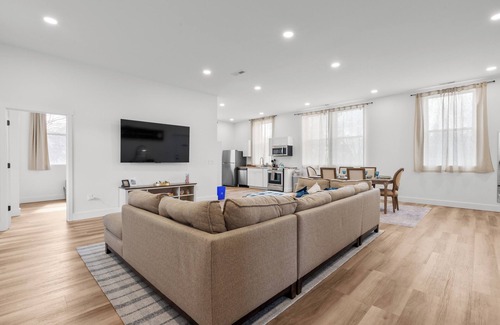 Old North Columbus House | The Church - 6BR Home Near OSU, Perfect for Groups